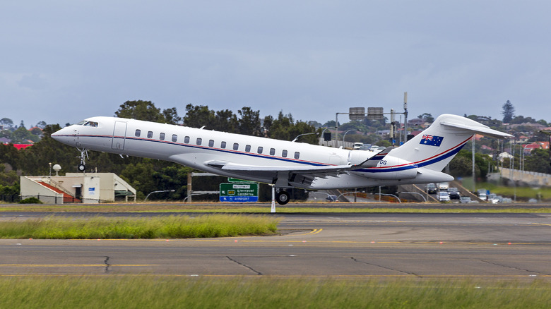 Bombardier Global 7500 taking off