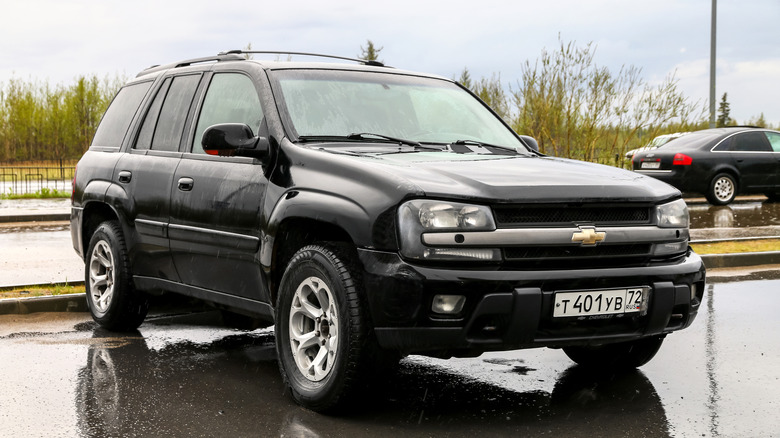 A black GMT360 Chevrolet Trailblazer, front 3/4 view