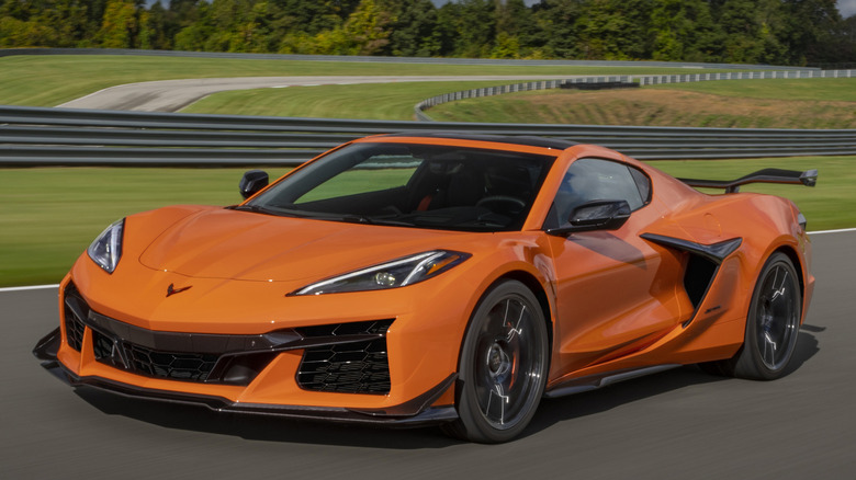 Front 3/4 view of Chevrolet Corvette Z06