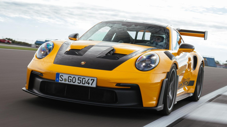 Front 3/4 view of Porsche 911 GT3 RS