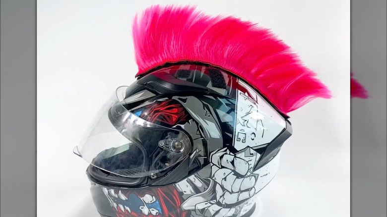 Mohawk motorcycle helmet accessory