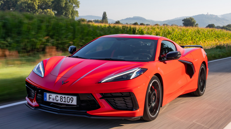 Front 3/4 view of 2025 Chevrolet Corvette Stingray