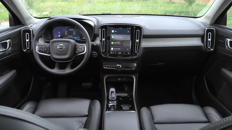 2023 Volvo XC40 interior