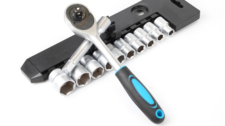 Racthet and socket set