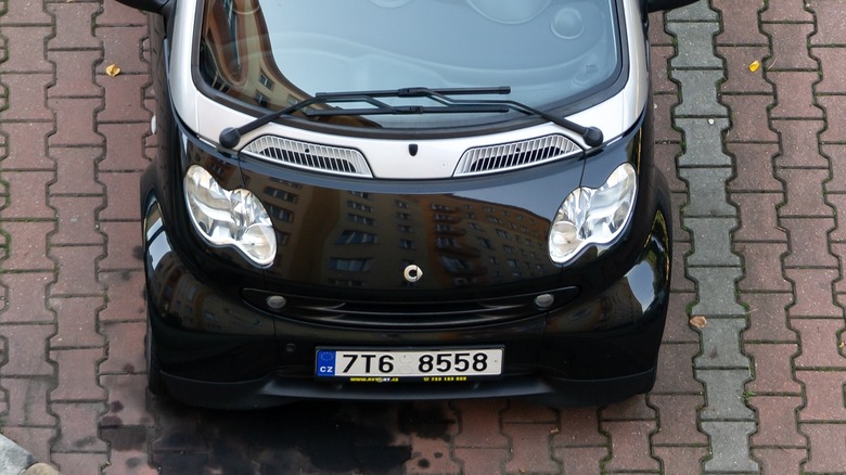 A top-down view of a black first generation Smart Fortwo, silver Tridion safety cell