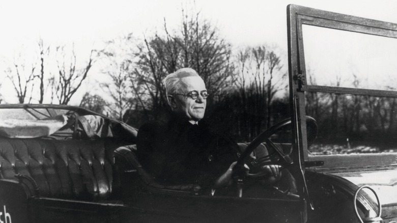 August Horch with a Horch 853 sports car