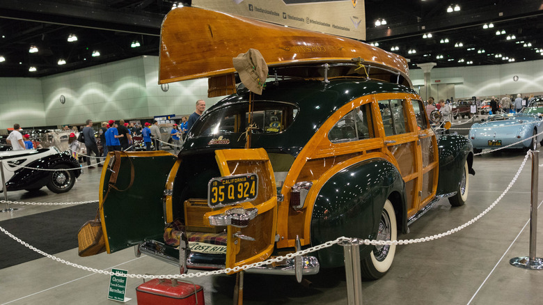 Chrysler Town & Country at show