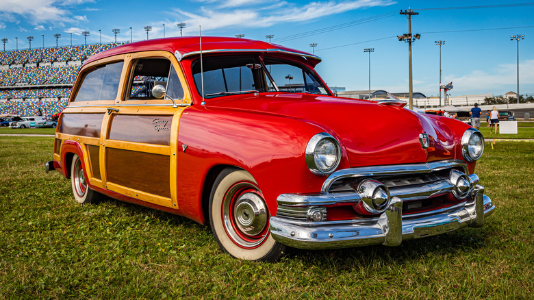 Ford Country Squire front view