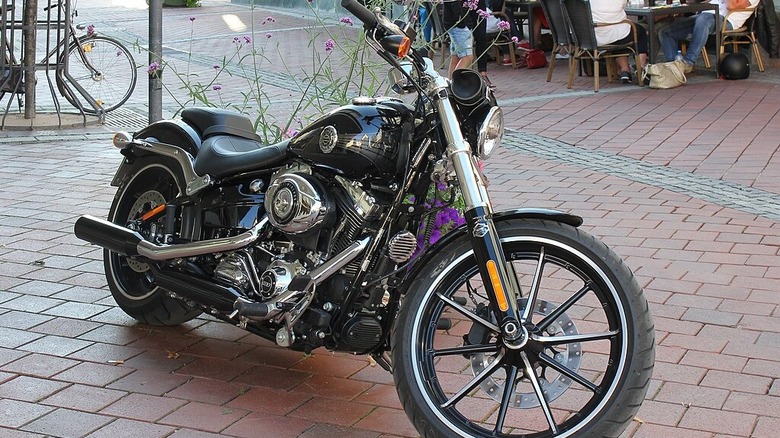 Black harley Davidson Breakout