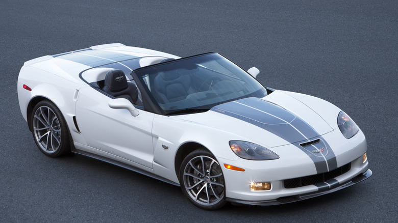 Front 3/4 view of 2013 Corvette 427 Convertible