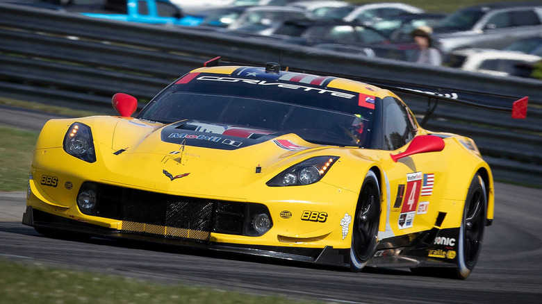 Front 3/4 view of Corvette C7.R