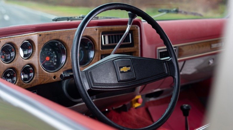 Chevrolet K5 Blazer interior