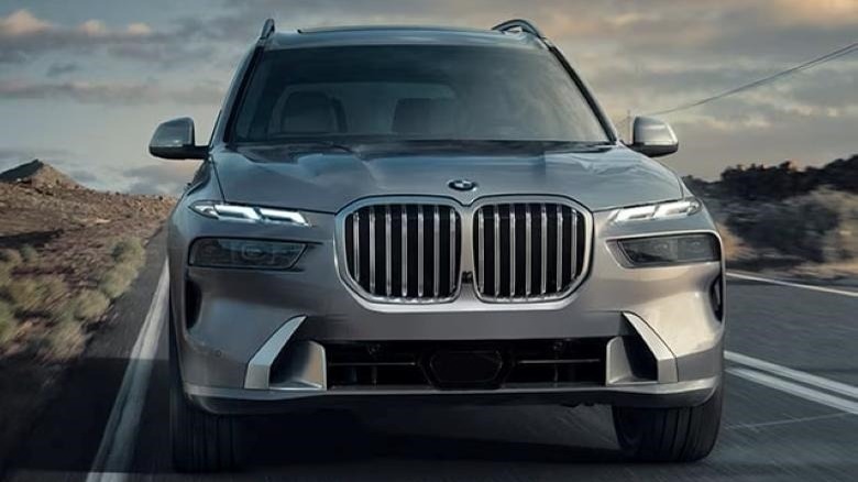 Front shot of a 2025 BMW X7