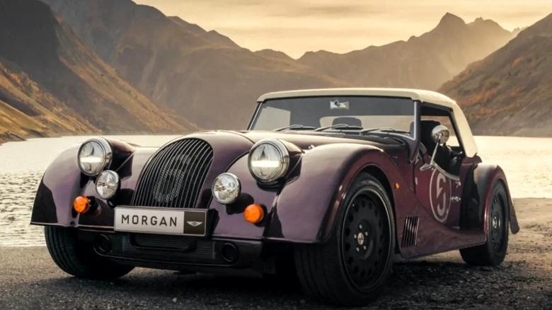 Front 3/shot of a Morgan Plus Six