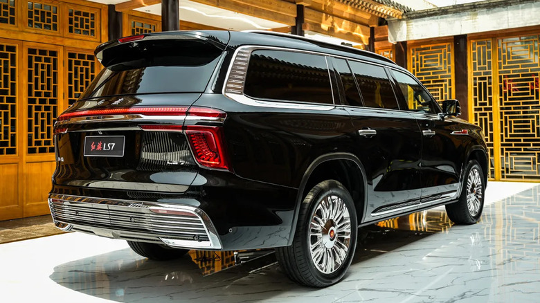 Hongqi LS7 rear 3/4 view