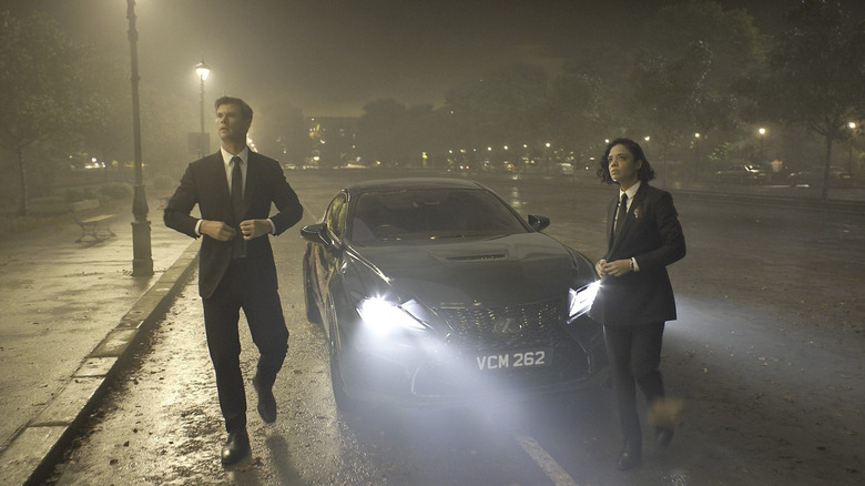 Lexus RC F in Men in Black: International with Agent H (Chris Hemsworth), with Agent M (Tessa Thompson) in front of the car