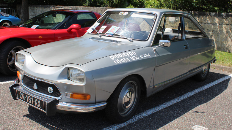 Citroën M35 at car meet