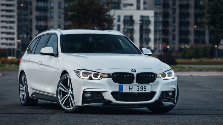 An F31 BMW 3 Series Touring in white, front 3/4 view