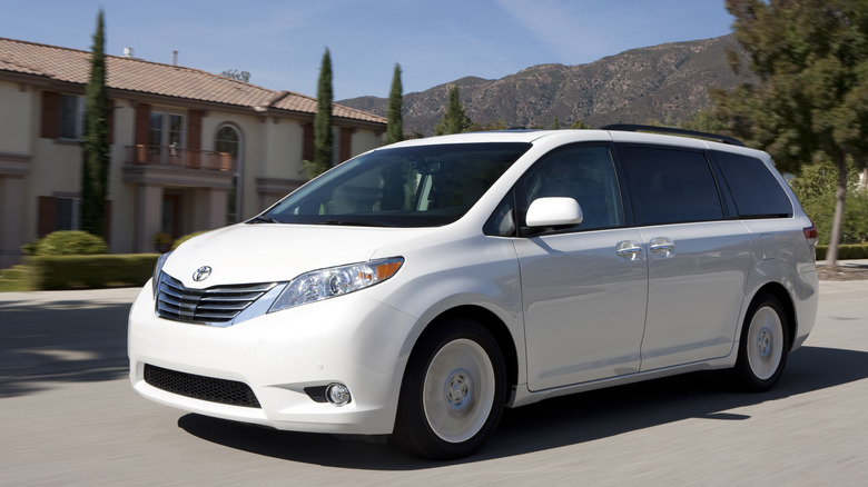 The XL30 Toyota Sienna in white driving, front 3/4 view