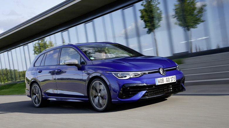 The VW Golf R Estate on the move in blue, front 3/4 view