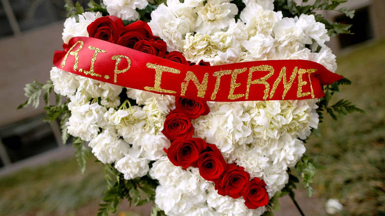 A funeral wreath with the words R.I.P Internet