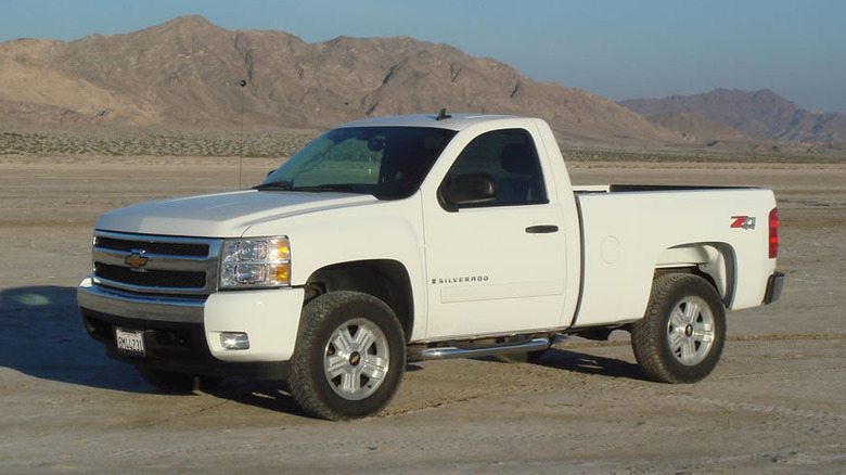 White 2007 Chevrolet Silverado