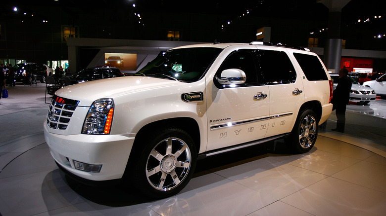 A Cadillac Escalade Hybrid at the LA Auto Show, front 3/4 view