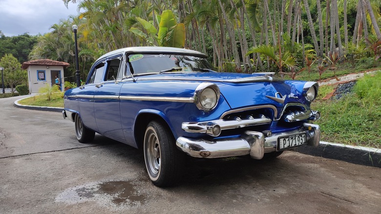 A shiny Dodge Custom Royal in Cuba