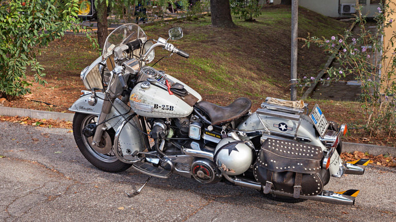 1970 Harley-Davidson FLH 1200 Electra Glide Police Special parked on a road