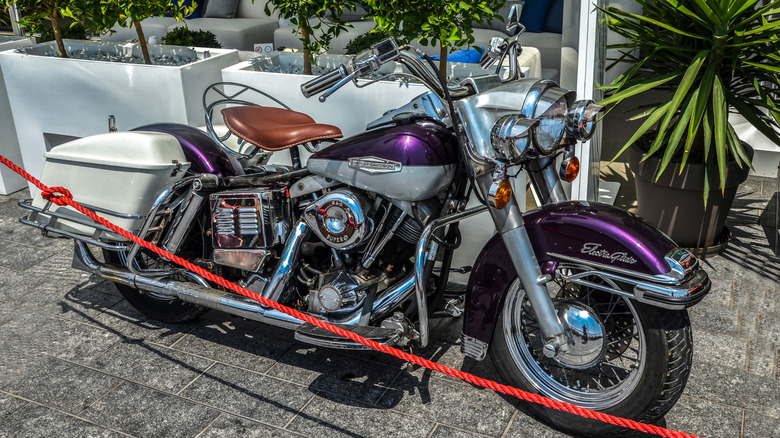 1970 Harley-Davidson Electra Glide at an auto show