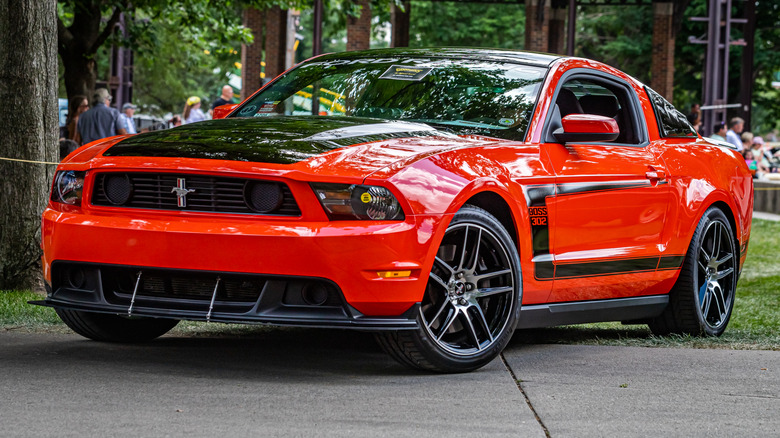 Front 3/4 view of 2012-13 Mustang Boss 302