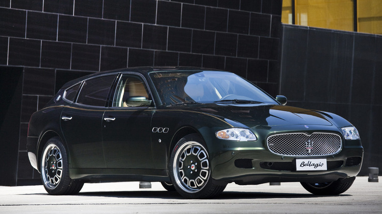 The Maserati Quattroporte Bellagio Fastback in dark green, front 3/4 view