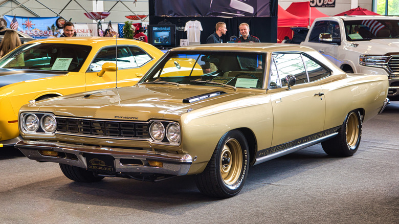 Gold 1968 Plymouth Road Runner with Mopar 383