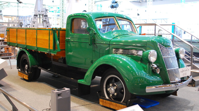 Model G1 truck on display