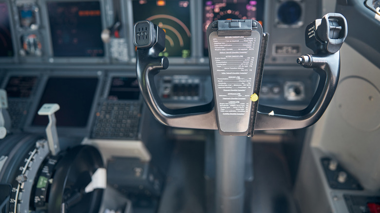 Aircraft flight deck