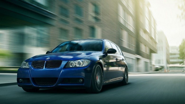 Picture of a BMW 3 Series E90 in blue.