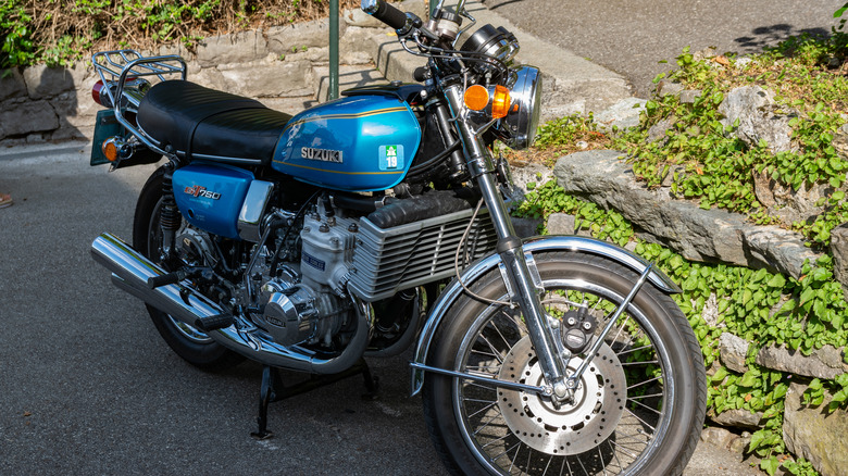 Suzuki motorcycle with radiator