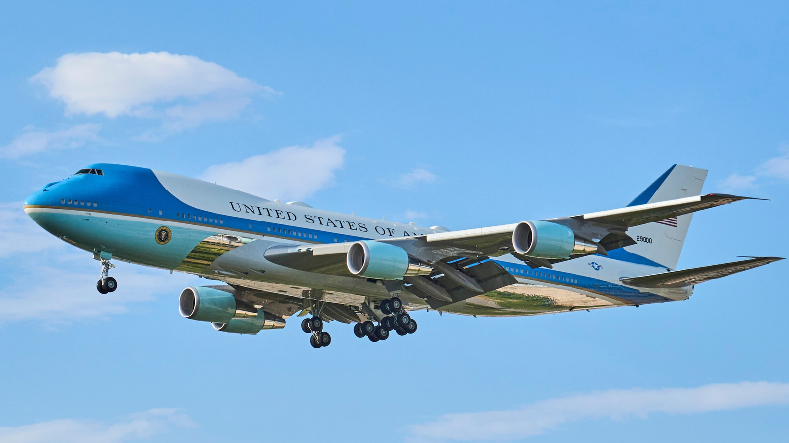 Air Force One: 12 Amazing Facts And Features Of The Presidential Aircraft