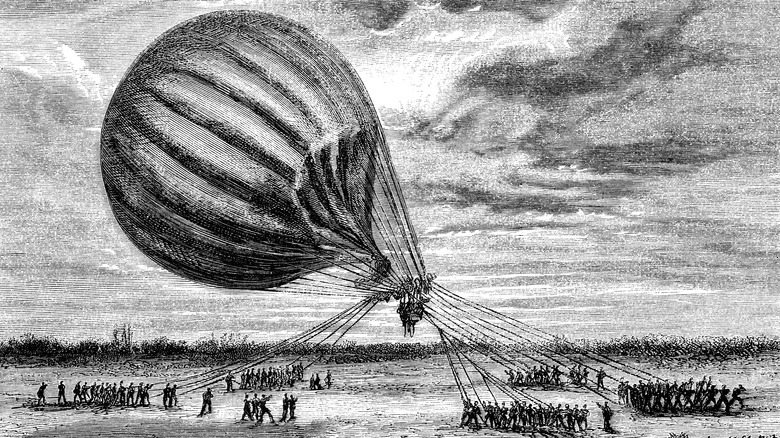 War balloon landing with soldiers