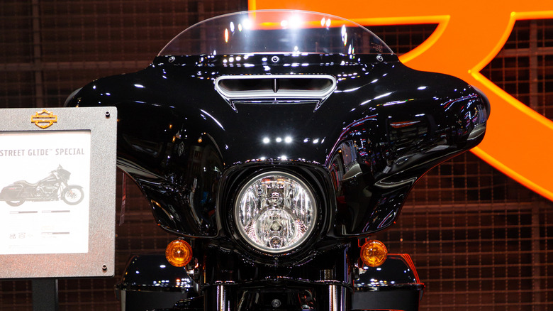 2019 Harley-Davidson Street Glide Special front fairing