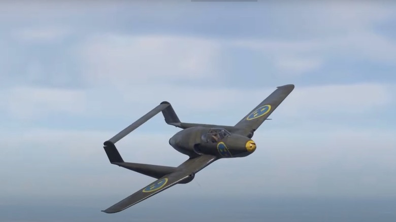 Animation Still Of A J21R Banking During Flight