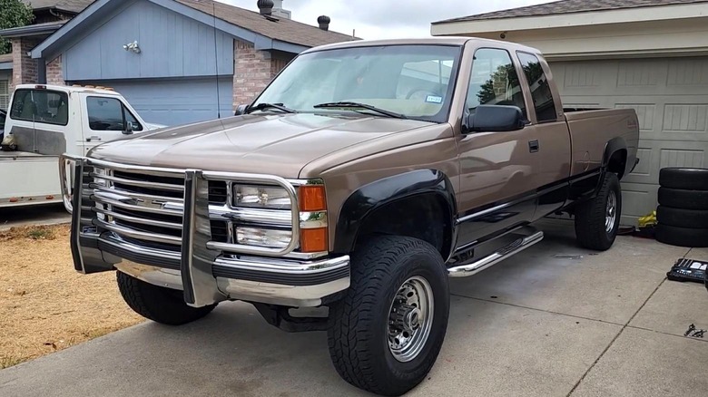 Front-left static shot of a 1995 Chevrolet 2500 6.5 diesel long bed