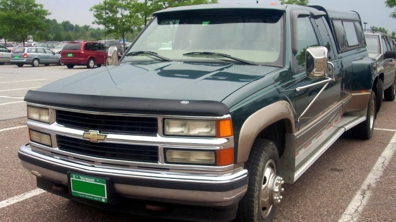 '97-'99 Chevrolet C-K 2500 Extended Cab - front 3/4 shot