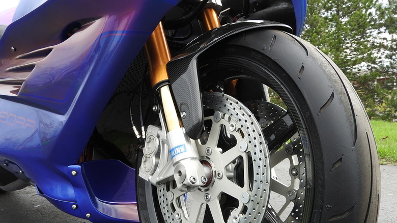 MTT 420-RR close up front wheel