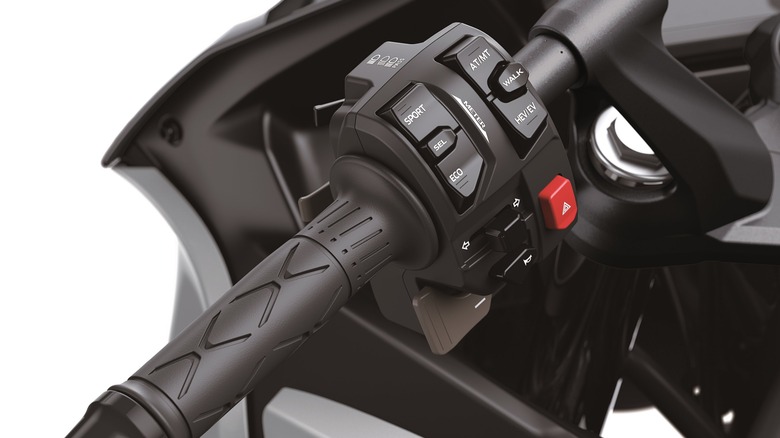 Kawasaki Ninja 7 Hybrid Controls