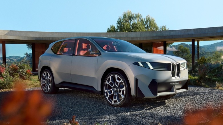 Front 3/4 view of BMW Neue Klasse X concept