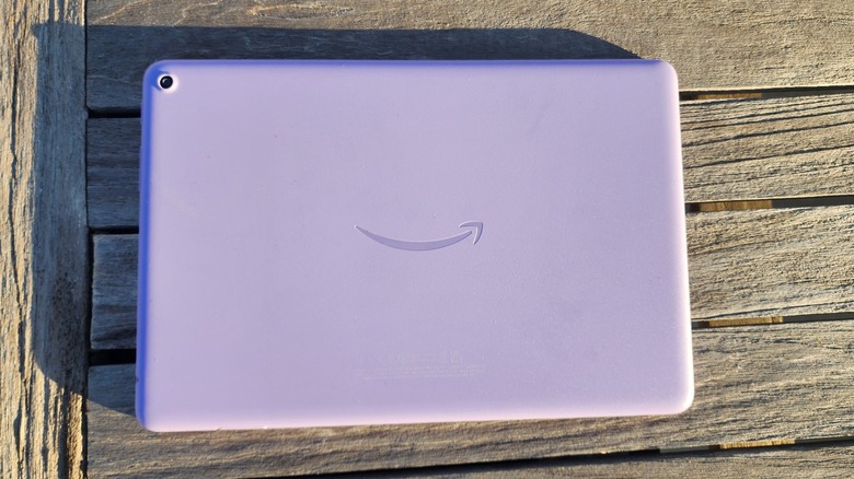 Amazon Fire HD 10 (2023) and skyline