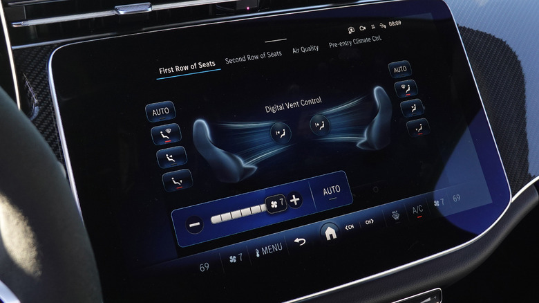 2025 Mercedes-AMG E 53 Hybrid "Digital Vent Control" screen