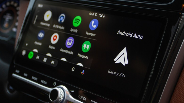 https://www.slashgear.com/img/gallery/android-auto-wireless-how-to-tell-if-your-phone-and-car-are-compatible/intro-1691509884.jpg