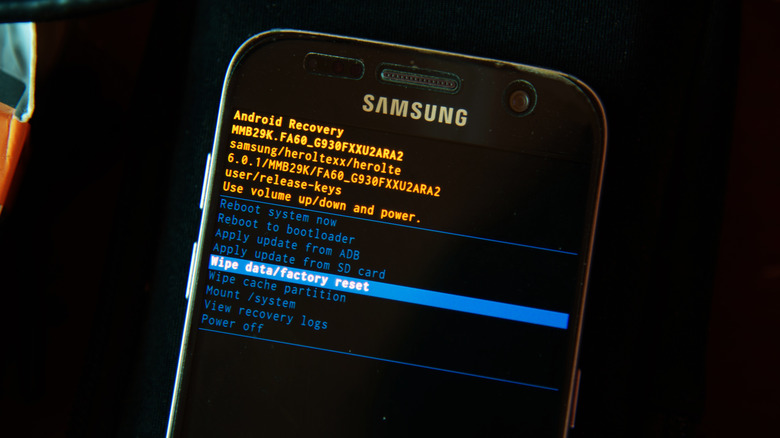 Android Recovery menu on Samsung phone